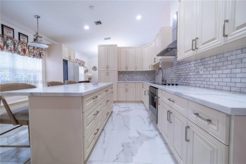 Купить виллу или дом в Майами, Флорида 4 спальни, 216.65м2, № 2068992 - фото 10