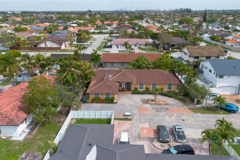 Дом в Майами, Флорида 4 спальни, 216.65м2 № 2068992