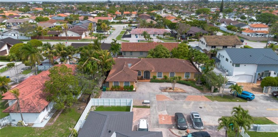 Дом в Майами, Флорида 4 спальни, 216.65м2 № 2068992