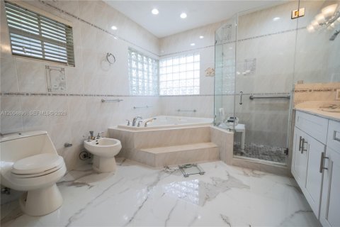 Купить виллу или дом в Майами, Флорида 4 спальни, 216.65м2, № 2068992 - фото 18