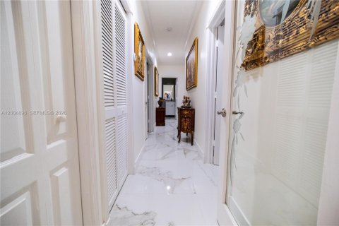 Купить виллу или дом в Майами, Флорида 4 спальни, 216.65м2, № 2068992 - фото 14