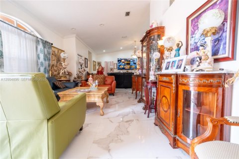 Купить виллу или дом в Майами, Флорида 4 спальни, 216.65м2, № 2068992 - фото 8