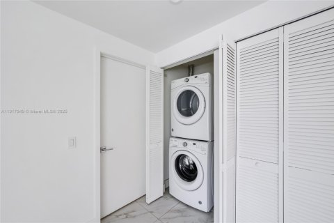 Apartment in Sunrise, Florida 2 bedrooms, 97.55 sq.m. № 2019336 - photo 12