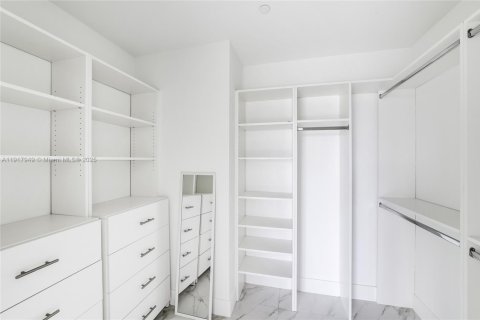 Apartment in Sunrise, Florida 2 bedrooms, 97.55 sq.m. № 2019336 - photo 16