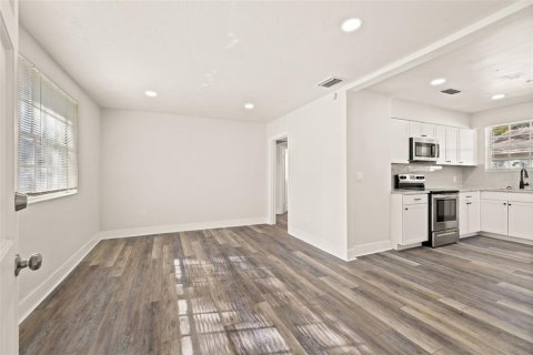 Casa en alquiler en Tampa, Florida, 2 dormitorios, 82.22 m2 № 2342270 - foto 5