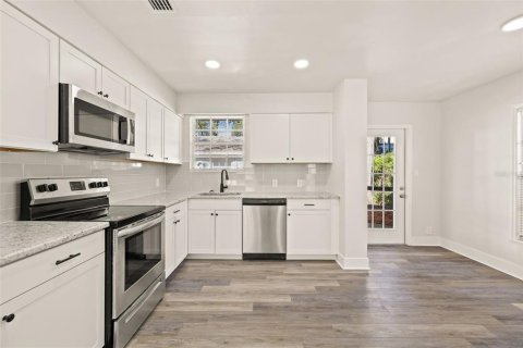 Casa en alquiler en Tampa, Florida, 2 dormitorios, 82.22 m2 № 2342270 - foto 8