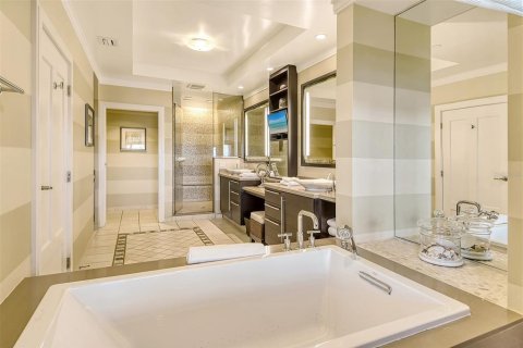 Condo in Sarasota, Florida, 3 bedrooms  № 2213902 - photo 20