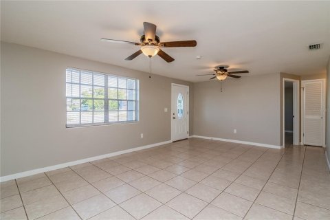 House in Holiday, Florida 2 bedrooms, 104.79 sq.m. № 1905947 - photo 4