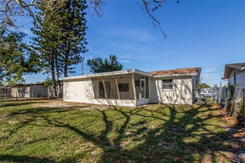 House in Holiday, Florida 2 bedrooms, 104.79 sq.m. № 1905947 - photo 15