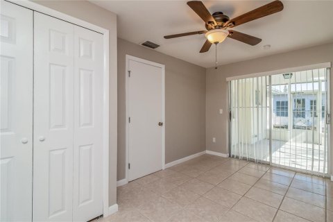 House in Holiday, Florida 2 bedrooms, 104.79 sq.m. № 1905947 - photo 9