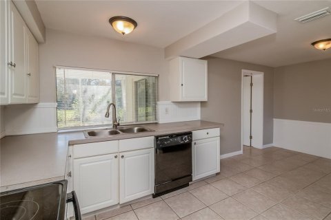 House in Holiday, Florida 2 bedrooms, 104.79 sq.m. № 1905947 - photo 8