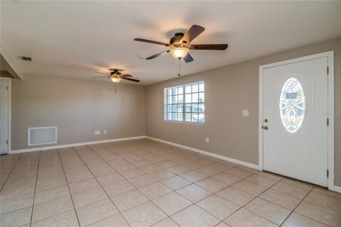 House in Holiday, Florida 2 bedrooms, 104.79 sq.m. № 1905947 - photo 2