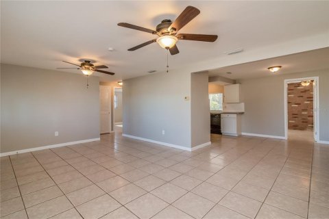 House in Holiday, Florida 2 bedrooms, 104.79 sq.m. № 1905947 - photo 5