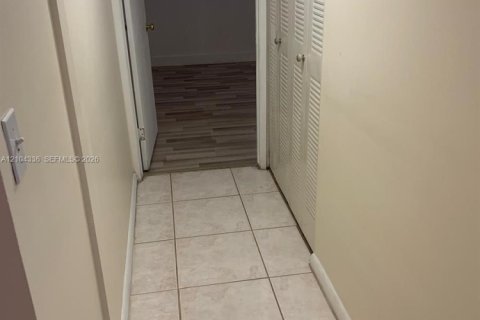 Adosado en venta en Miami, Florida, 2 dormitorios, 101.26 m2 № 2411306 - foto 17