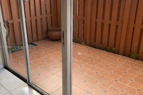 Adosado en venta en Miami, Florida, 2 dormitorios, 101.26 m2 № 2411306 - foto 25