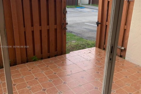 Adosado en venta en Miami, Florida, 2 dormitorios, 101.26 m2 № 2411306 - foto 23