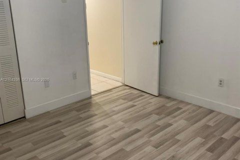 Adosado en venta en Miami, Florida, 2 dormitorios, 101.26 m2 № 2411306 - foto 14