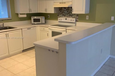 Adosado en venta en Miami, Florida, 2 dormitorios, 101.26 m2 № 2411306 - foto 7