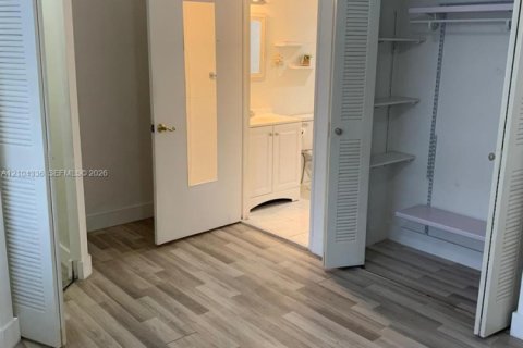 Adosado en venta en Miami, Florida, 2 dormitorios, 101.26 m2 № 2411306 - foto 12