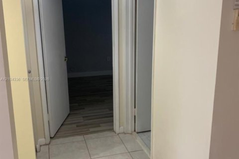 Adosado en venta en Miami, Florida, 2 dormitorios, 101.26 m2 № 2411306 - foto 11
