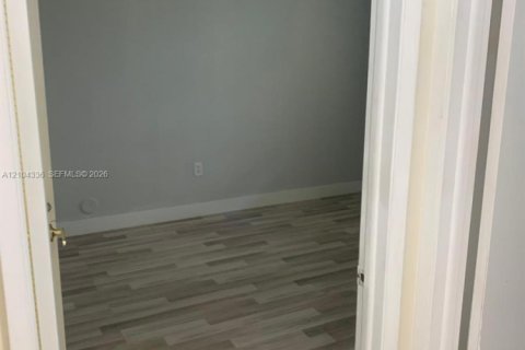 Adosado en venta en Miami, Florida, 2 dormitorios, 101.26 m2 № 2411306 - foto 20