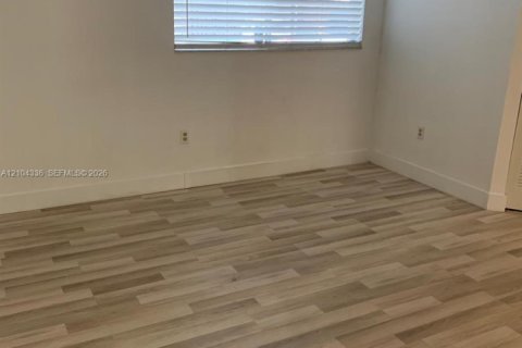 Adosado en venta en Miami, Florida, 2 dormitorios, 101.26 m2 № 2411306 - foto 16