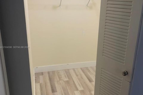 Adosado en venta en Miami, Florida, 2 dormitorios, 101.26 m2 № 2411306 - foto 18
