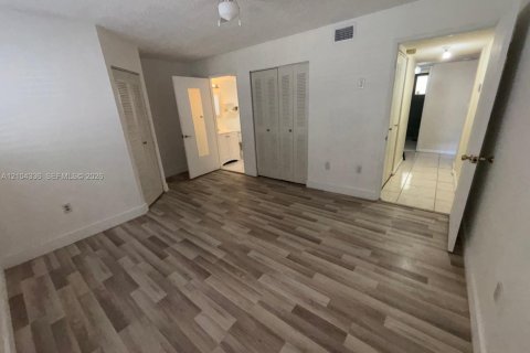 Adosado en venta en Miami, Florida, 2 dormitorios, 101.26 m2 № 2411306 - foto 26