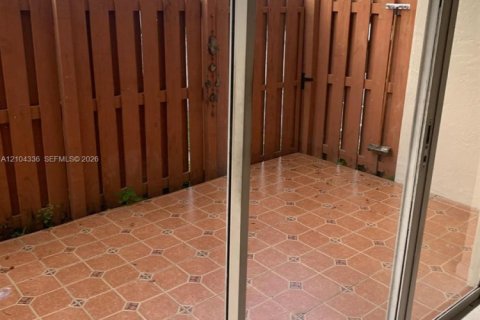 Adosado en venta en Miami, Florida, 2 dormitorios, 101.26 m2 № 2411306 - foto 24