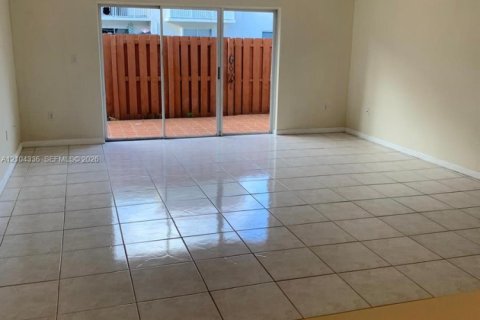Adosado en venta en Miami, Florida, 2 dormitorios, 101.26 m2 № 2411306 - foto 4