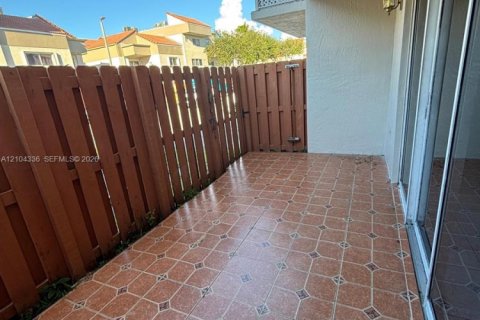 Adosado en venta en Miami, Florida, 2 dormitorios, 101.26 m2 № 2411306 - foto 28