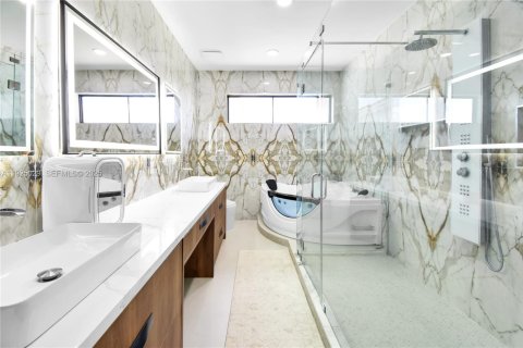 Casa en venta en Southwest Ranches, Florida, 6 dormitorios, 484.58 m2 № 1984193 - foto 15