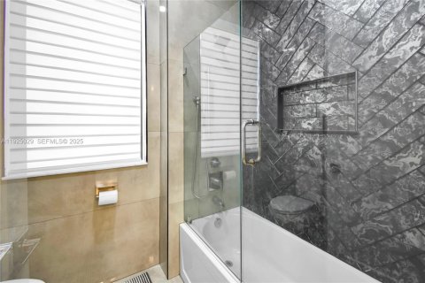 Casa en venta en Southwest Ranches, Florida, 6 dormitorios, 484.58 m2 № 1984193 - foto 25