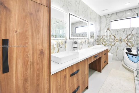 Casa en venta en Southwest Ranches, Florida, 6 dormitorios, 484.58 m2 № 1984193 - foto 14