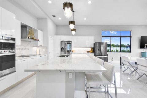 Casa en venta en Southwest Ranches, Florida, 6 dormitorios, 484.58 m2 № 1984193 - foto 4