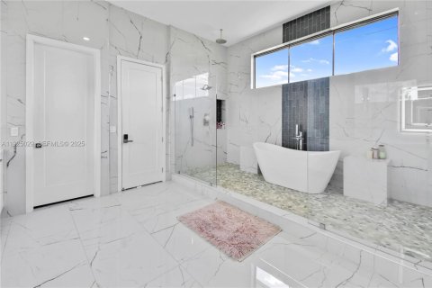 Casa en venta en Southwest Ranches, Florida, 6 dormitorios, 484.58 m2 № 1984193 - foto 22