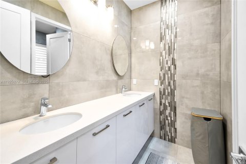 Casa en venta en Southwest Ranches, Florida, 6 dormitorios, 484.58 m2 № 1984193 - foto 24