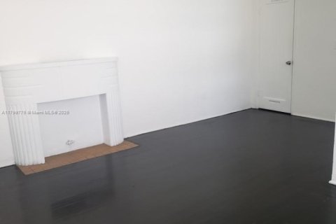 Снять в аренду виллу или дом в Майами-Бич, Флорида 1 спальня, 1043.48м2, № 1867220 - фото 4