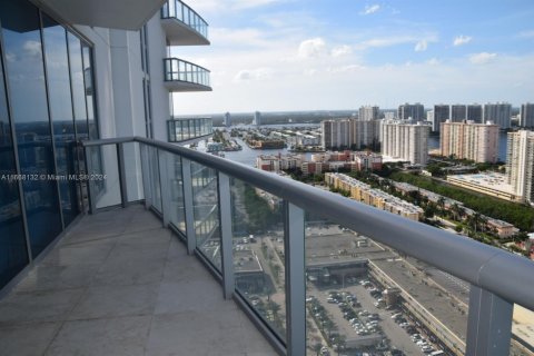 Condo in Sunny Isles Beach, Florida, 4 bedrooms  № 1940330 - photo 15