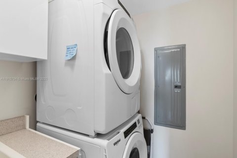 Купить кондоминиум в Санни-Айлс-Бич, Флорида 3 спальни, 205.69м2, № 1971825 - фото 21