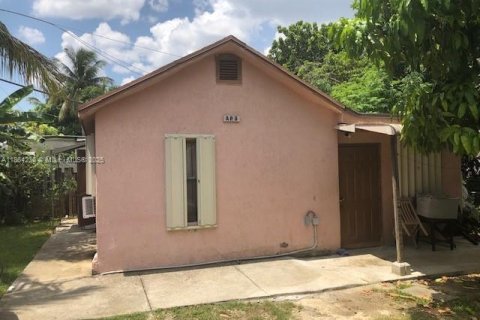Commercial property in Miami, Florida 142.23 sq.m. № 1891201 - photo 10