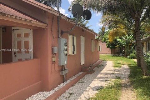 Commercial property in Miami, Florida 142.23 sq.m. № 1891201 - photo 4