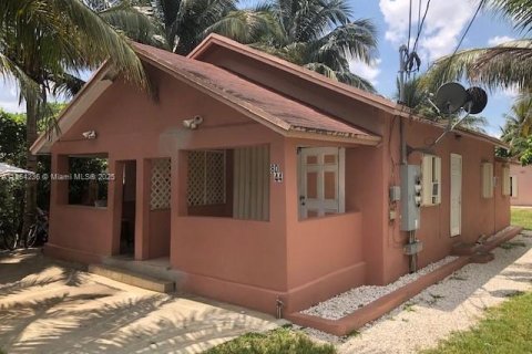 Commercial property in Miami, Florida 142.23 sq.m. № 1891201 - photo 1