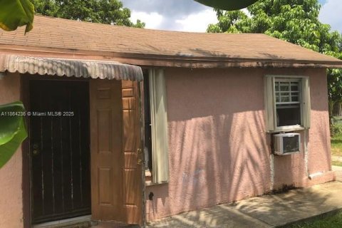 Commercial property in Miami, Florida 142.23 sq.m. № 1891201 - photo 9