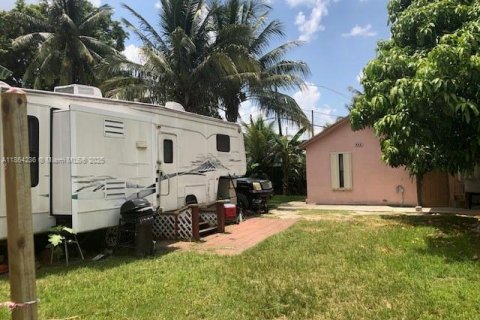 Commercial property in Miami, Florida 142.23 sq.m. № 1891201 - photo 6
