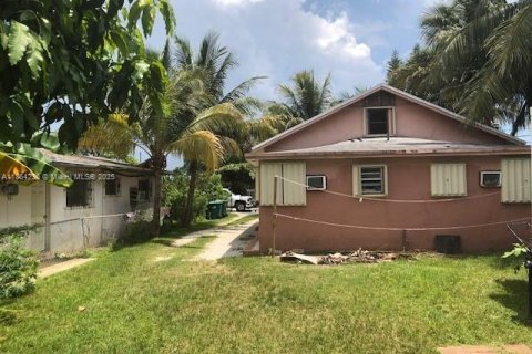 Commercial property in Miami, Florida 142.23 sq.m. № 1891201 - photo 8