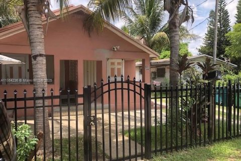 Commercial property in Miami, Florida 142.23 sq.m. № 1891201 - photo 2