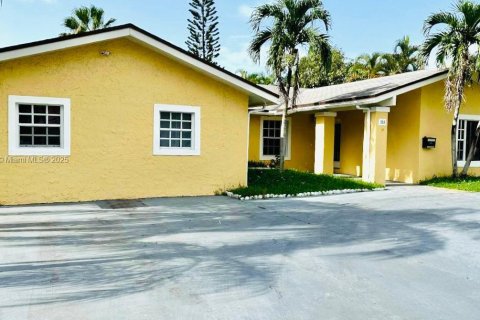 Casa en venta en Miami, Florida, 5 dormitorios, 224.73 m2 № 1664395 - foto 20