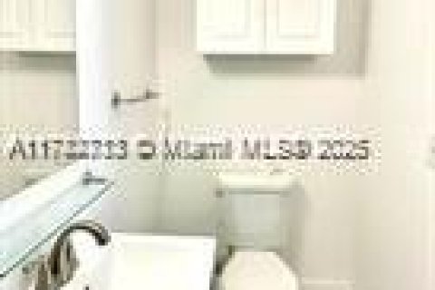 Casa en venta en Miami, Florida, 5 dormitorios, 224.73 m2 № 1664395 - foto 24
