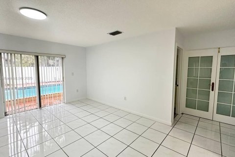 Casa en venta en Miami, Florida, 5 dormitorios, 224.73 m2 № 1664395 - foto 6